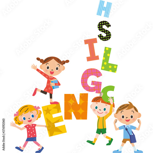 英語の学習をする子供達
