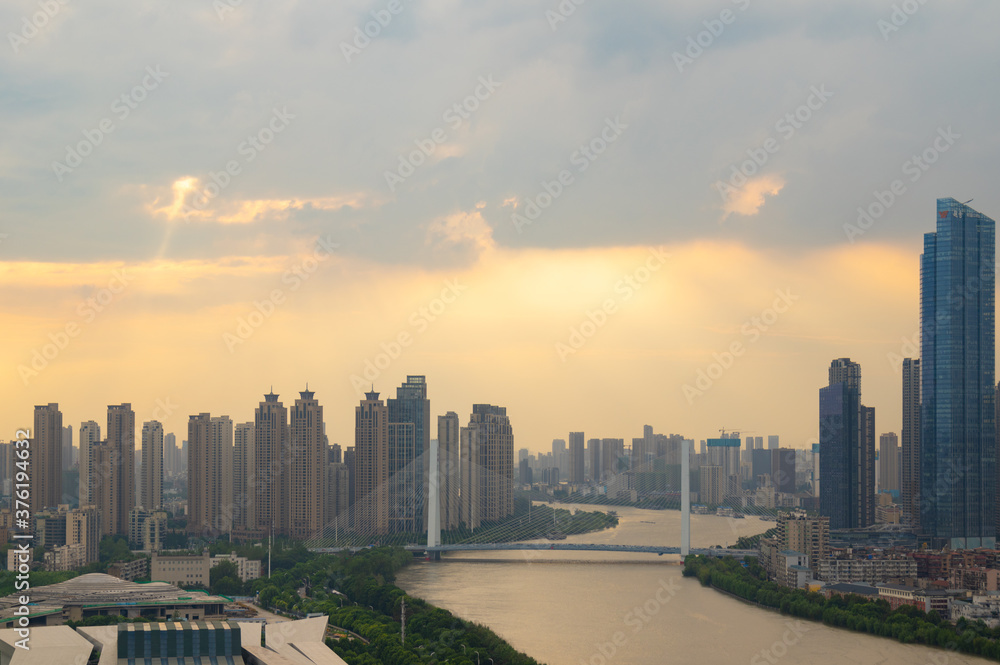 Fototapeta premium Summer city skyline scenery of Wuhan, Hubei, China