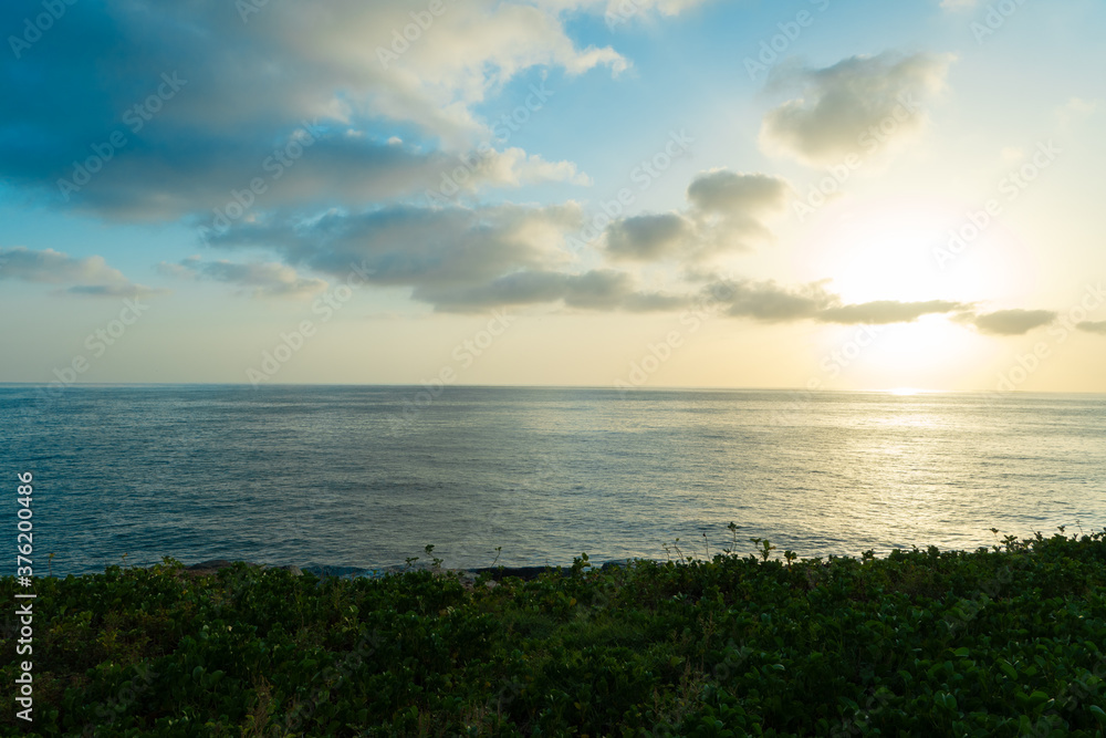 Obraz premium sunrise over the sea