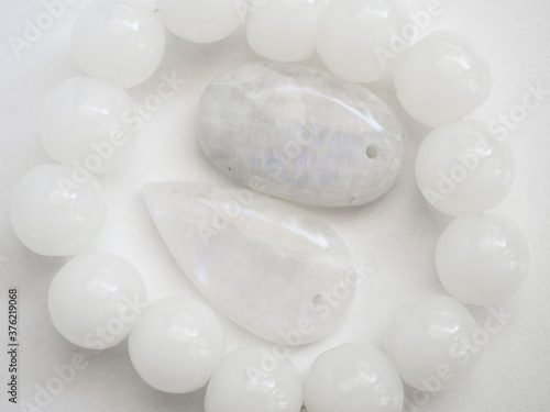 Schilderij op canvas Natural moonstone on white background