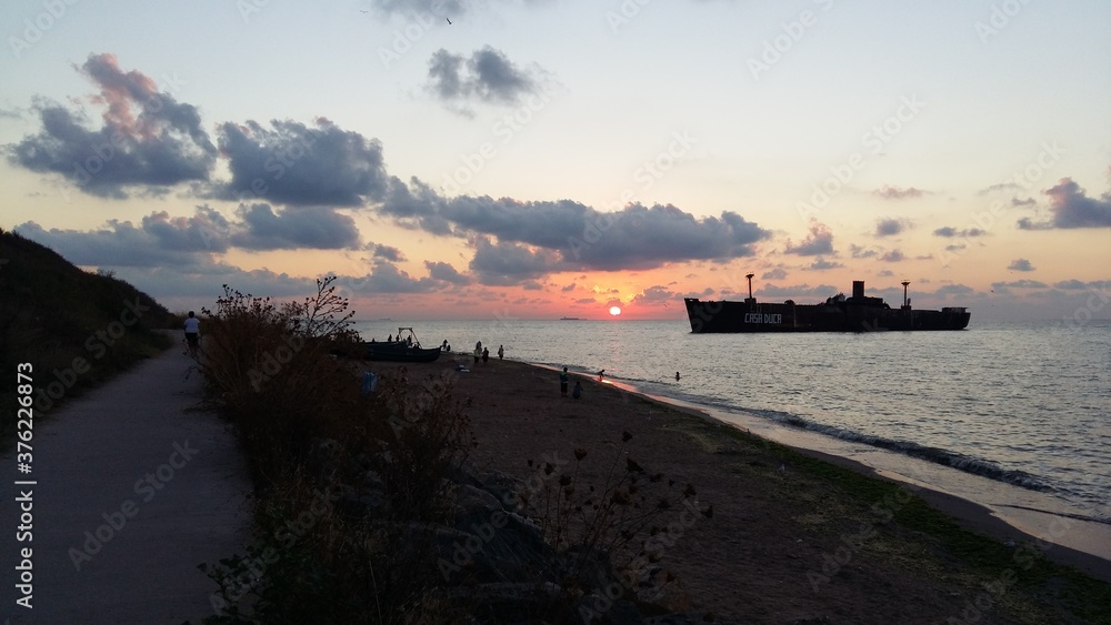 Obraz premium sunset over the sea