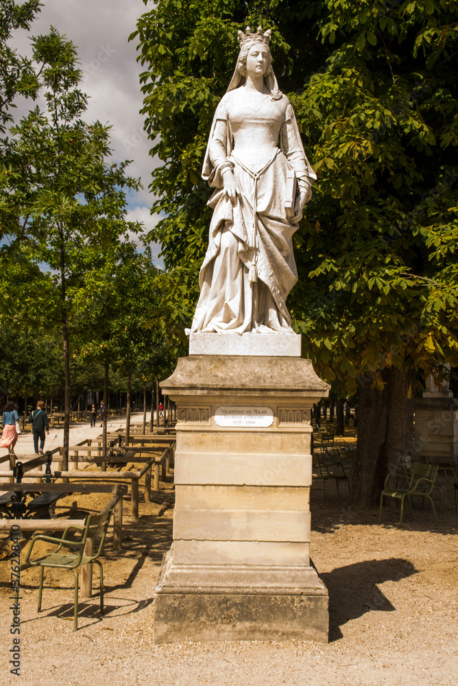 Fototapeta premium statue in the park
