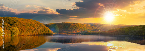 фотографія mountain lake among the forest at sunset