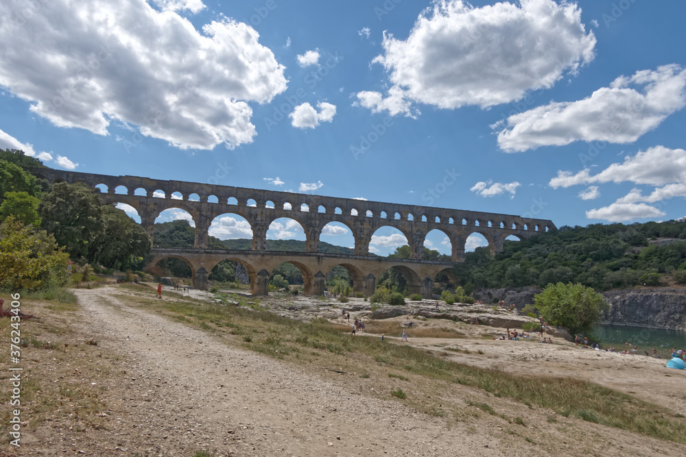 Naklejka premium Le pont du Gard rive droite - France