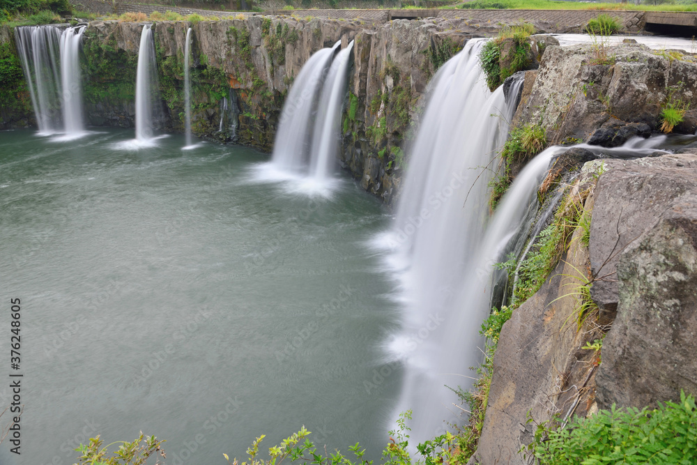 Fototapeta premium 夏の原尻の滝