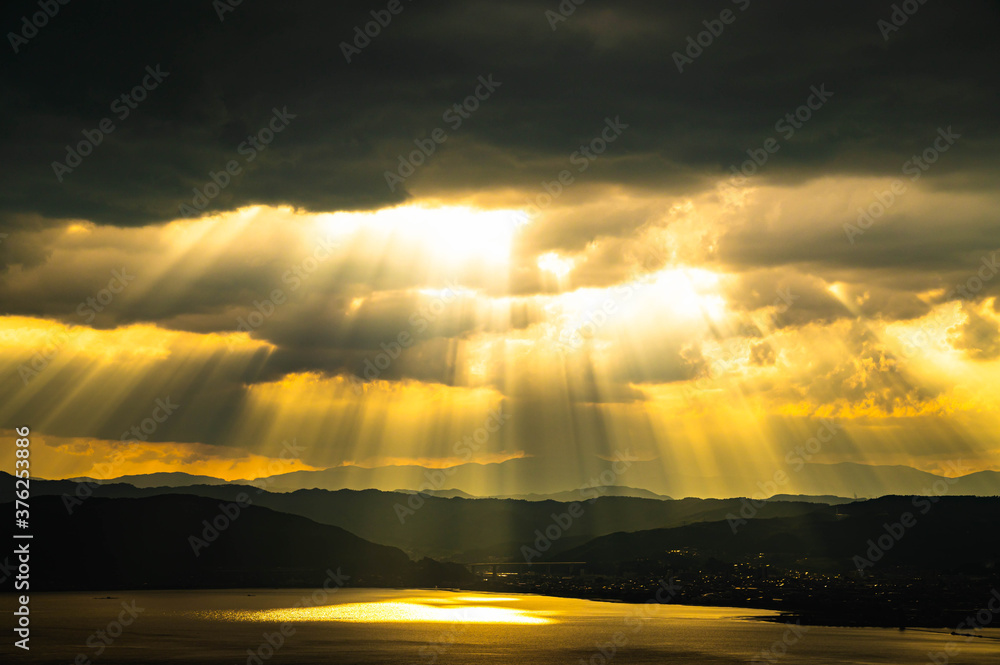 諏訪湖の光芒　