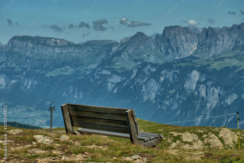 Leere Sitzbank auf dem Pizol in der Schweiz 7.8.2020
