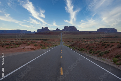 Forrest Gump Viewpoint leading towards Monument Valley