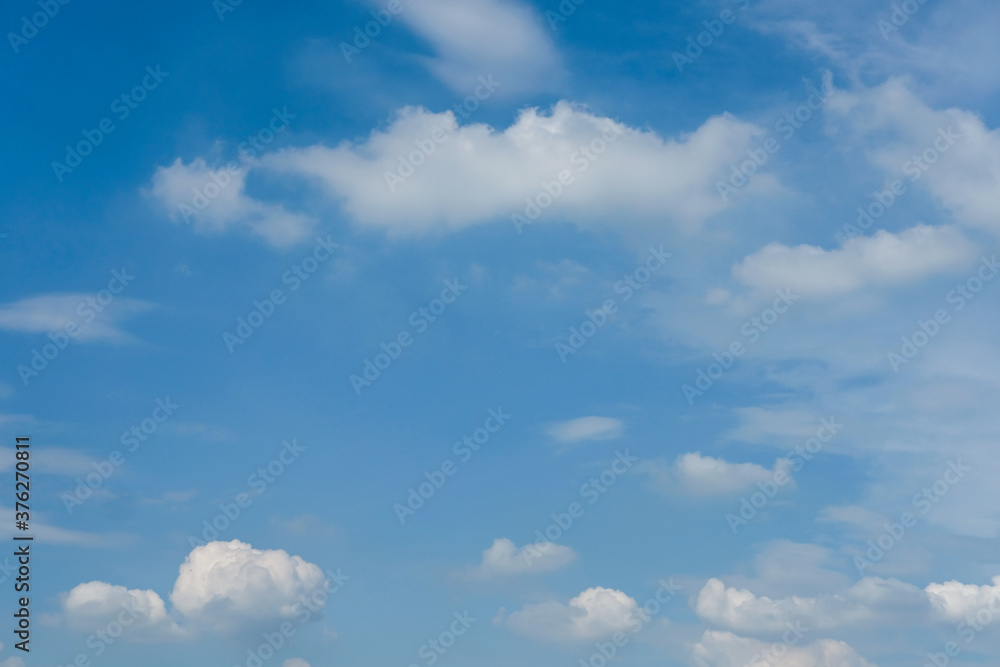 Obraz premium Blue sky with cloud background