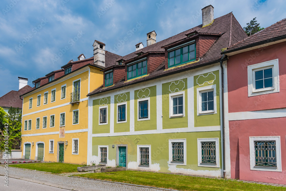 Bunte Fassaden in Mauthausen an der Donau