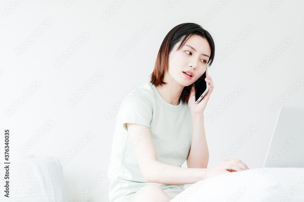 Women use mobile devices at home
Women use mobile devices at home