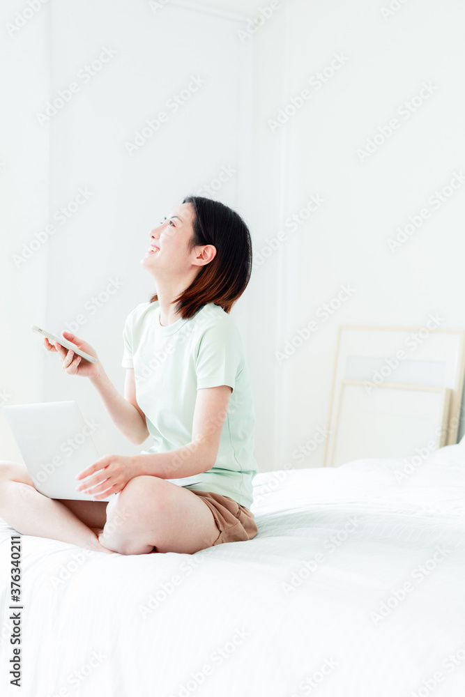 Women use mobile devices at home
Women use mobile devices at home