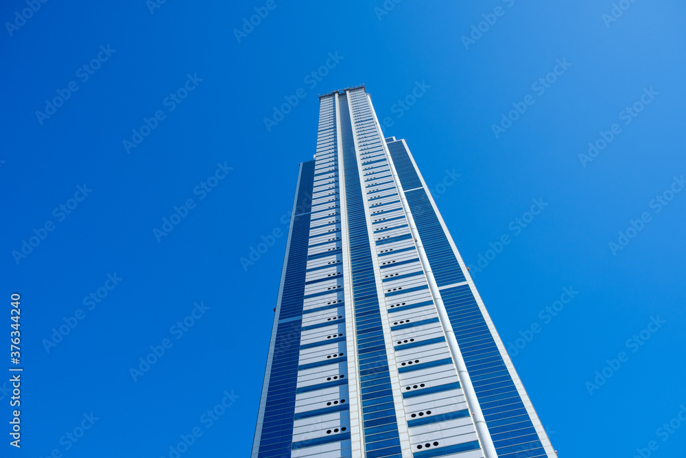 青空と大阪府庁　咲洲庁舎　WTCセンター　高層ビル