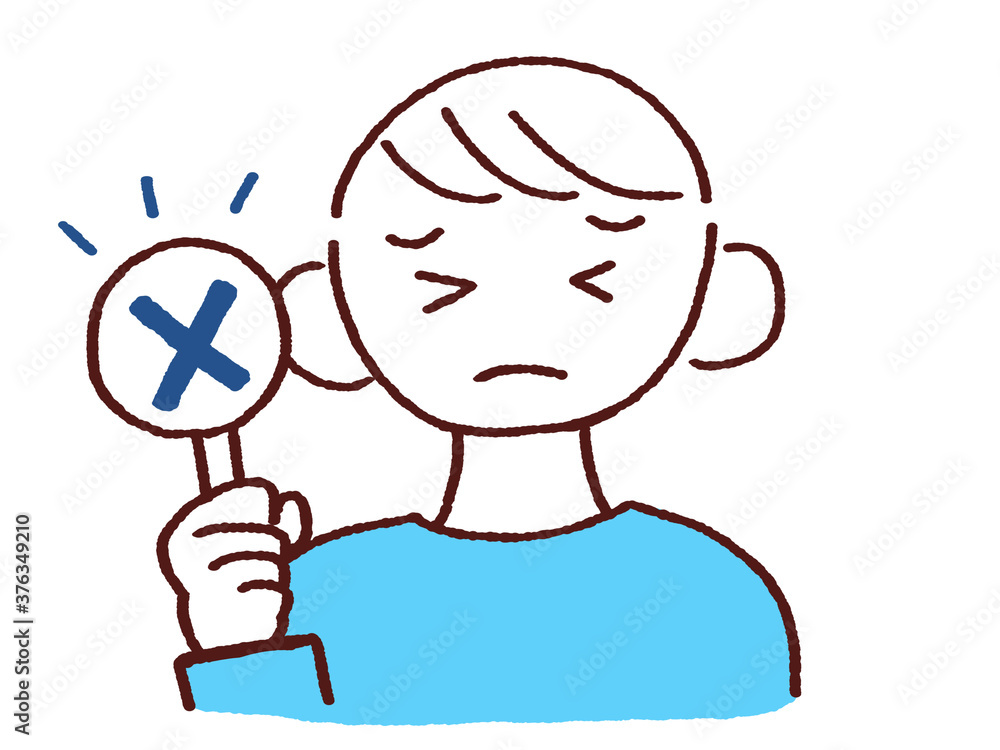 左手に不正解札を持つ男性