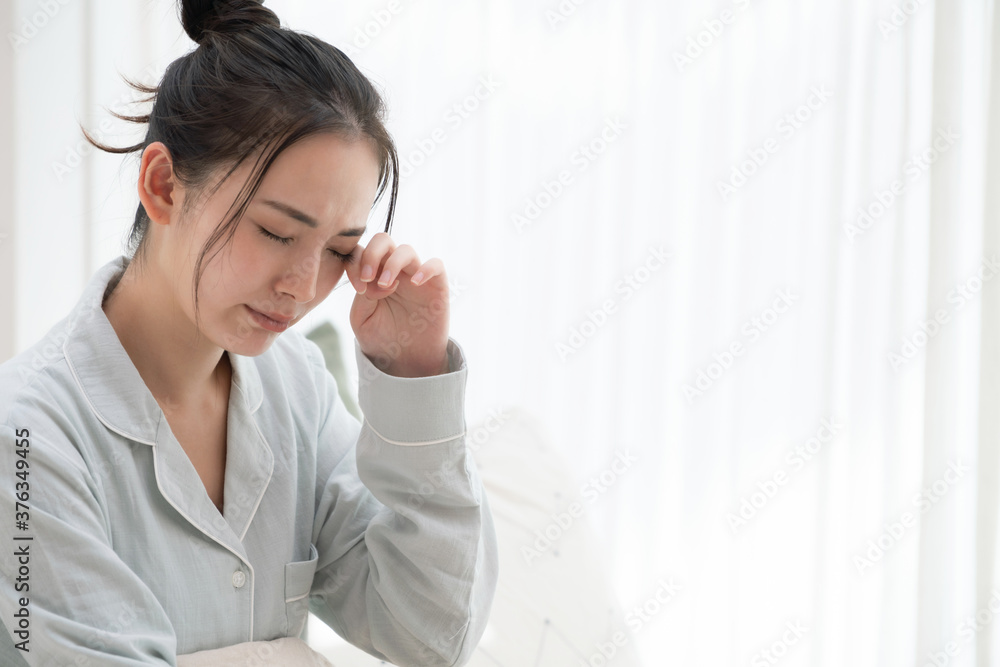 疲れた女性 睡眠不足 疲れた女性 睡眠不足