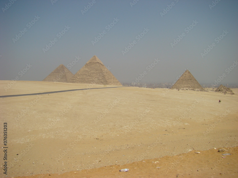 pyramids of giza