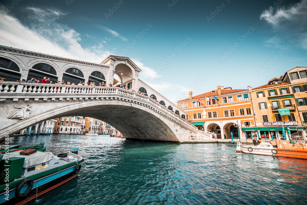 Ponte di Rialto a Venezia, Italia. - obrazy, fototapety, plakaty 