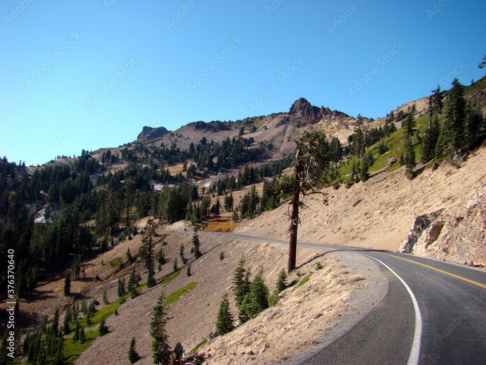 Fototapeta premium Mt Lassen, volcanic, mountains, views, lake, forest
