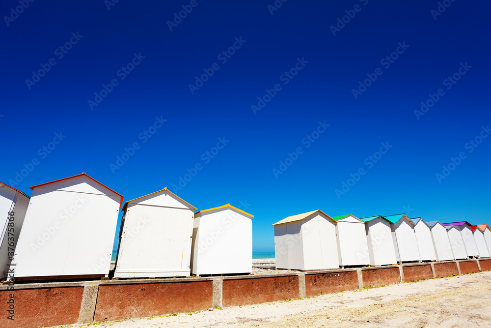 Naklejka premium Many wooden cabins and kiosks on Etretat, France over sea with blue sky
