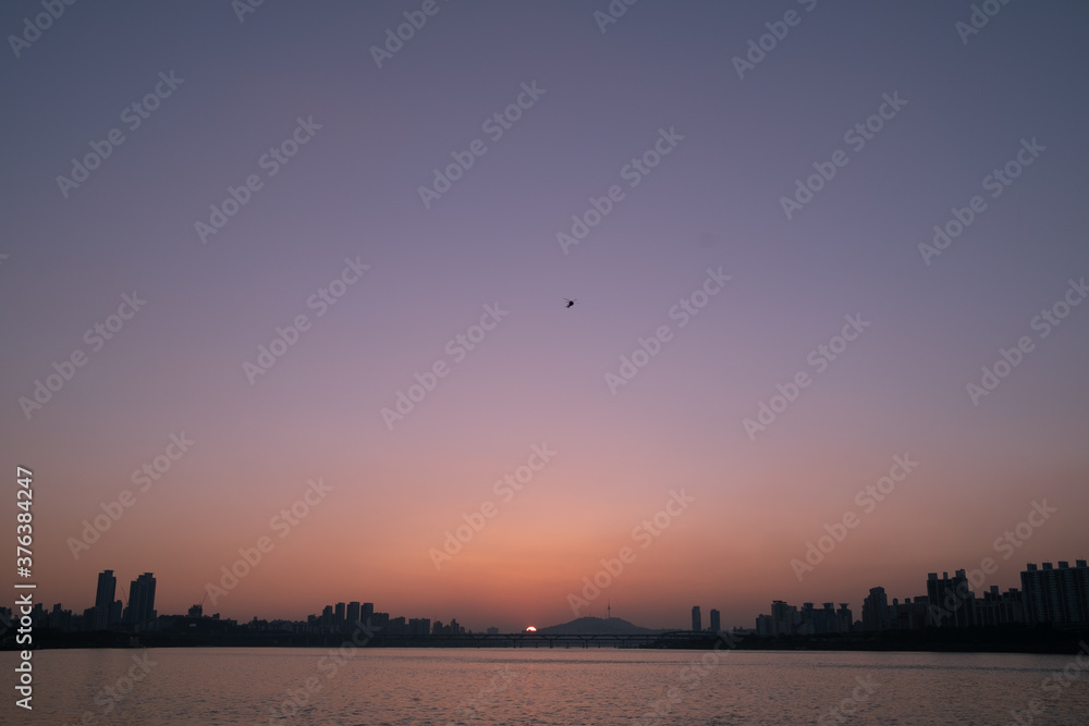 Obraz premium hangang sunset with helicopter