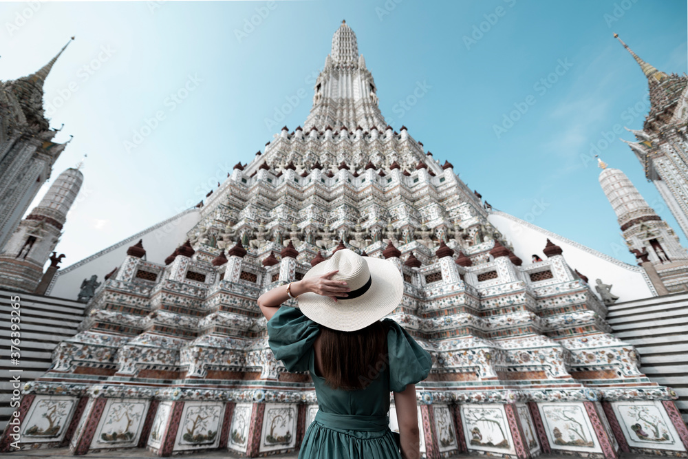 Fototapeta premium Young Asian woman is enjoy sightseeing and traveling at Wat Arun temple in Bangkok, Thailand.