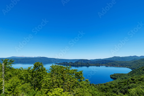 【青森県十和田湖】夏の十和田湖：紫明亭展望台から望む十和田湖はハート型