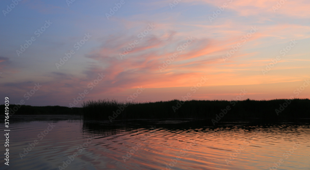 Obraz premium sunset on lake