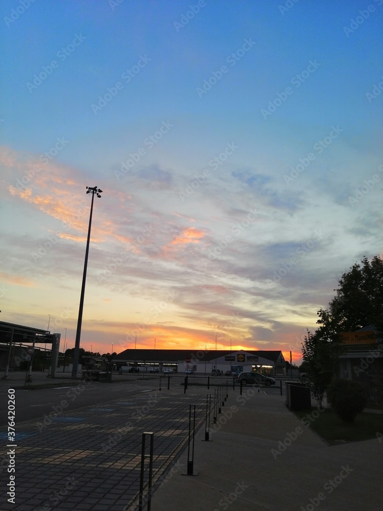 Naklejka premium Yellow Sky