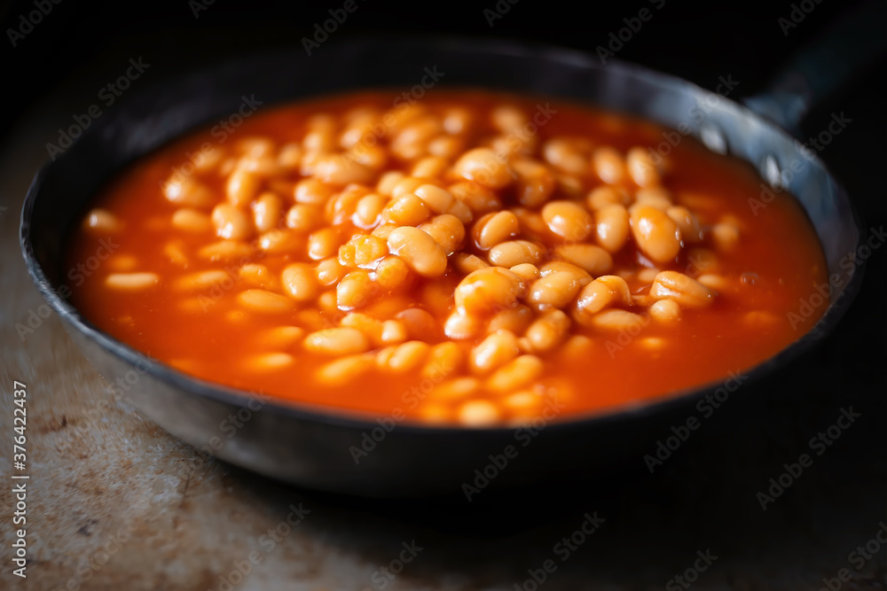 rustic english baked beans in tomato