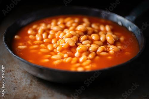Obraz na płótnie rustic english baked beans in tomato w salonie