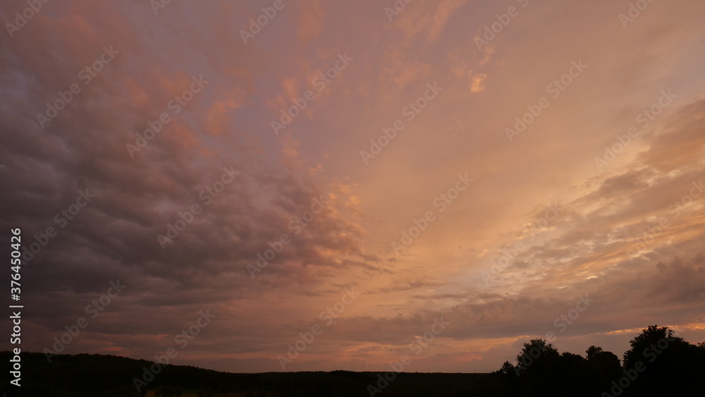 Abendrot am Waldrand