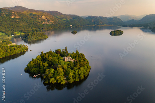 Fotobehang Aerial view of a large, beautiful lake with islands at sunset (Derwent Water, La