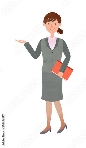 書類を持ちながら丁寧に案内をするスーツ姿の若い女性