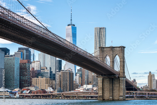 Lower Manhattan skyline and Brooklyn Bridge © eyetronic