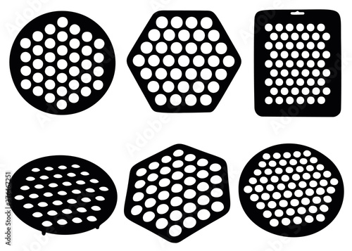 Molds for modeling dumplings in the set.