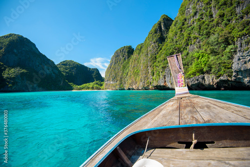 View of thai traditional longtail Boat over clear sea and sky in the sunny day, Phi phi Islands, Thailand © tonefotografia