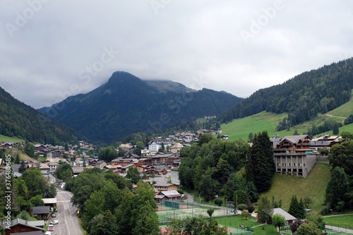 Village de Morzine dans les Alpes françaises côté de la pointe de Nyon © Richard Villalon