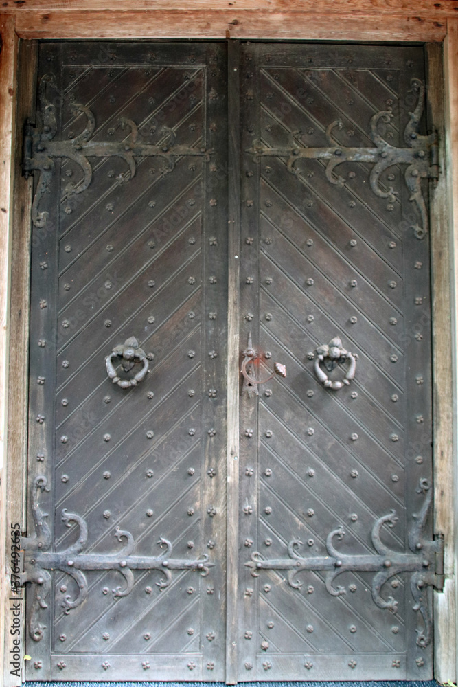 Drzwi wejściowe do Kościoła w Bardzicach pw. św. Andrzeja Boboli  - obrazy, fototapety, plakaty 
