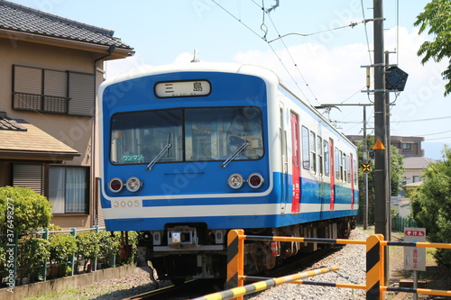 三島市内を走る伊豆箱根鉄道駿豆線3000系車両