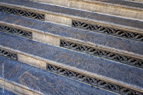 Obraz na płótnie Stair steps with decorative grid w salonie
