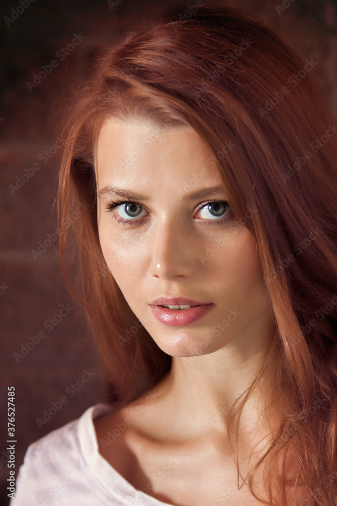 Naklejka premium Young and beautiful
