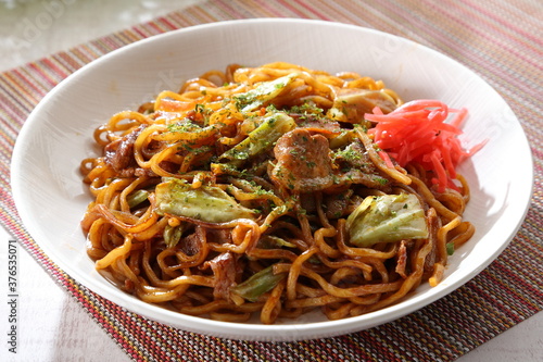食卓のソース焼きそば