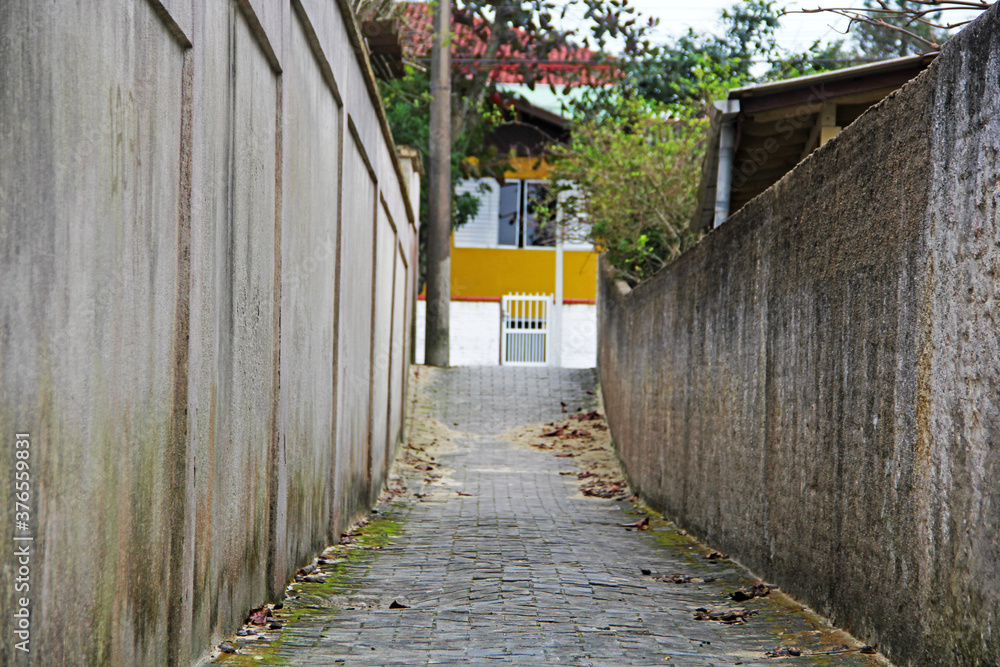 passage between walls
passage between walls