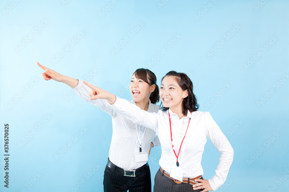 指差しするOL 指差しするOL