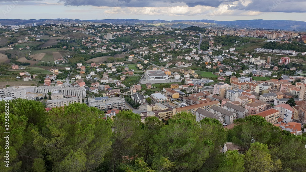 Panorama Aufnahme von Teilen der Stadt Campobasso in Italien