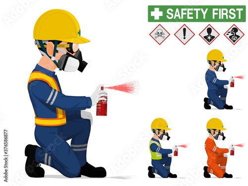 An industrial worker with respirator is spraying color © heavypong