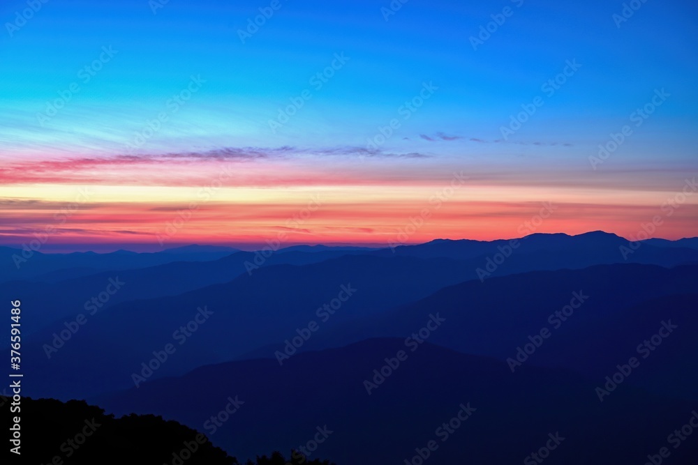 伊吹山から見た日没後の幻想的なブルーモーメント情景＠滋賀