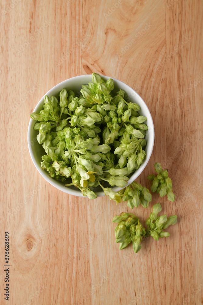 Cowslip creeper is a flower of poplar. That can be used in many things. And contains many kinds of vitamins It is both a food and a herb. Cowslip creeper is a flower of poplar. That can be used in many things. And contains many kinds of vitamins It is both a food and a herb.
