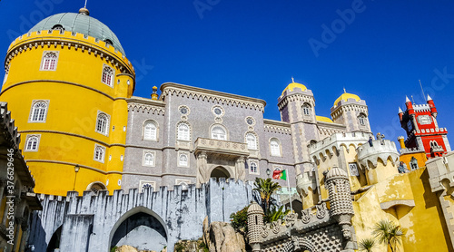 Fotografie The Pena Palace, a romanticist castle in Sao Pedro de Penaferrim, in the municipality of Sintra, on the Portuguese Riviera