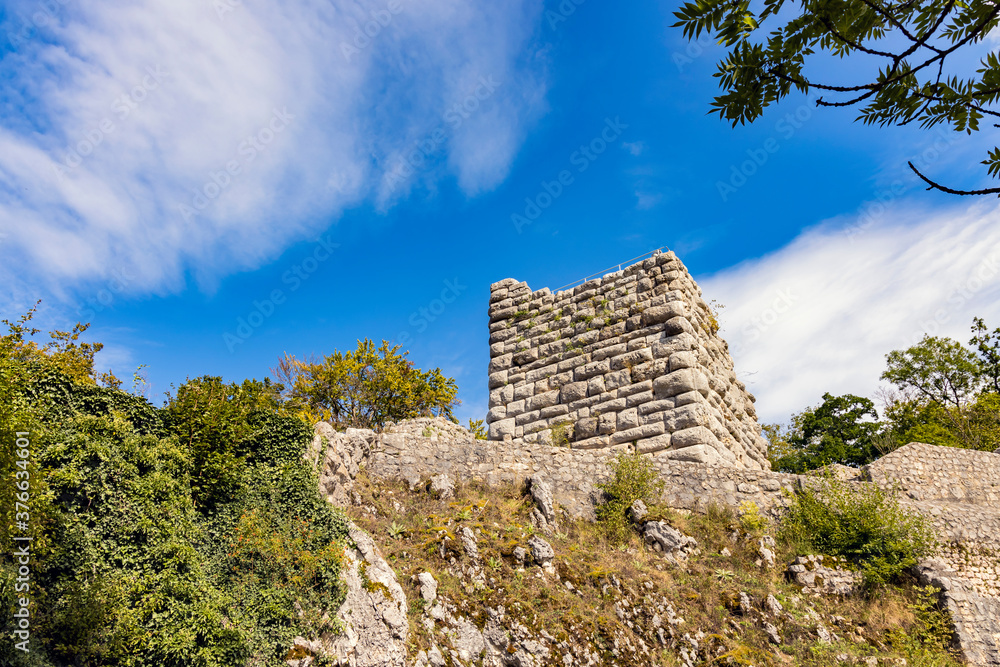 Obraz premium Teil der Ruine Hohengundelfingen